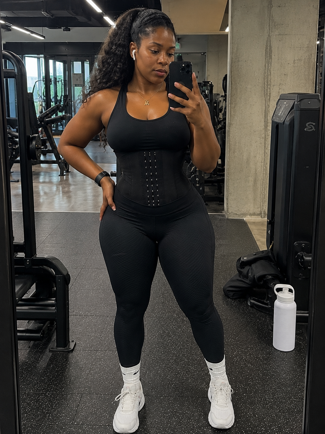 Real customer Ella J. wearing the Ooh Chery waist trainer
